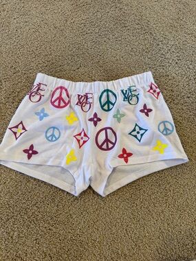 Kids NWT White Multi-Color Peace Sign Lounge Shorts medium
